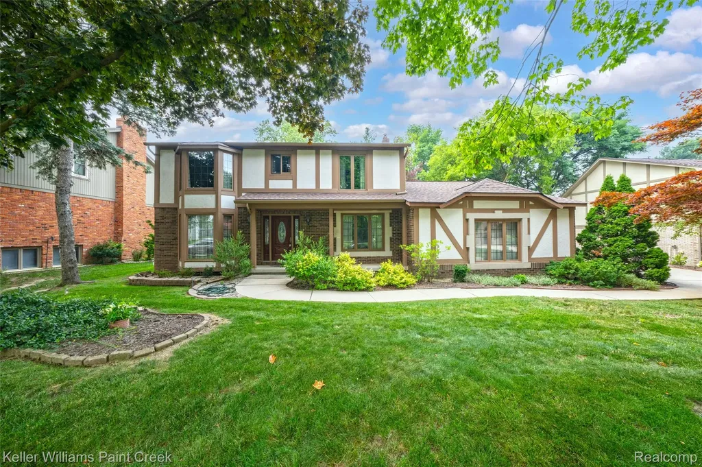1077 Maple Leaf Drive Rochester Hills City MI 48309