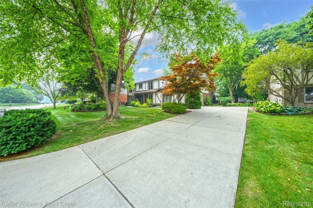 1077 Maple Leaf Drive Rochester Hills City MI 48309