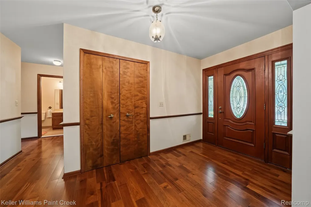 1077 Maple Leaf Drive Rochester Hills City MI 48309