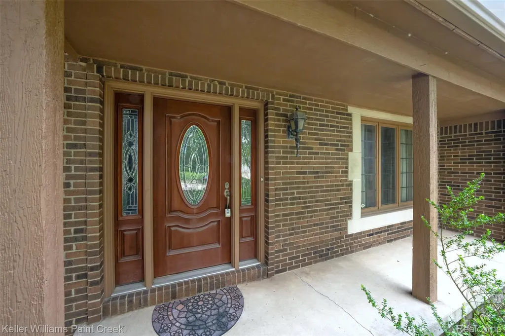 1077 Maple Leaf Drive Rochester Hills City MI 48309