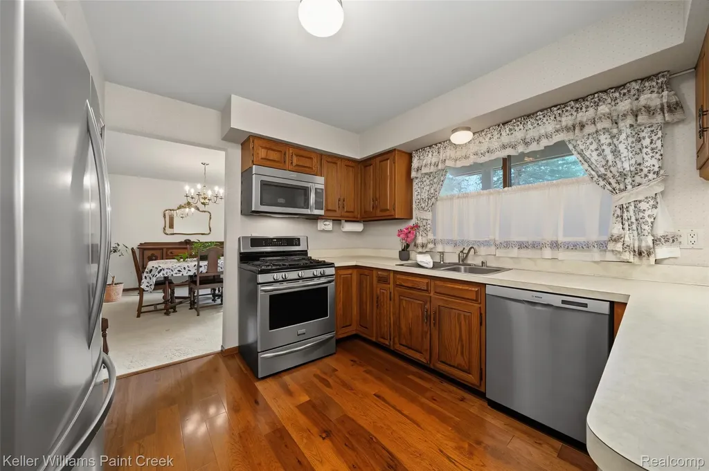 1077 Maple Leaf Drive Rochester Hills City MI 48309