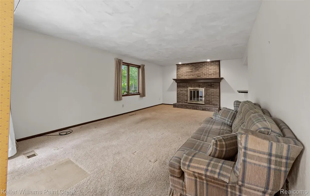 1077 Maple Leaf Drive Rochester Hills City MI 48309
