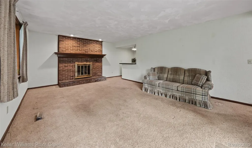 1077 Maple Leaf Drive Rochester Hills City MI 48309