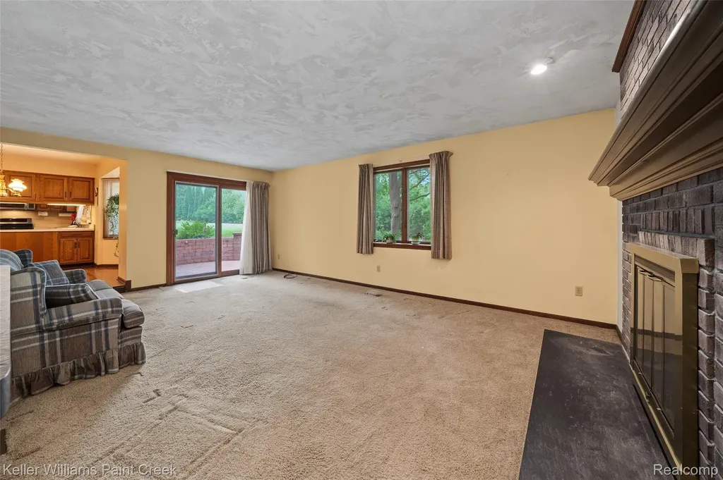 1077 Maple Leaf Drive Rochester Hills City MI 48309