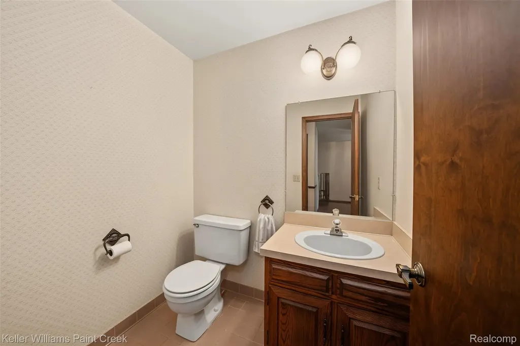 1077 Maple Leaf Drive Rochester Hills City MI 48309