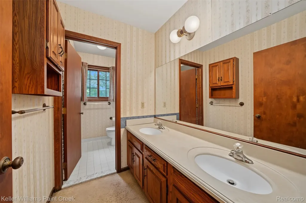 1077 Maple Leaf Drive Rochester Hills City MI 48309