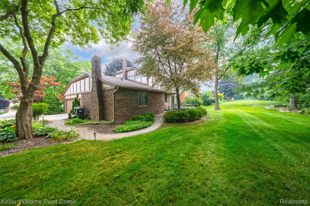 1077 Maple Leaf Drive Rochester Hills City MI 48309