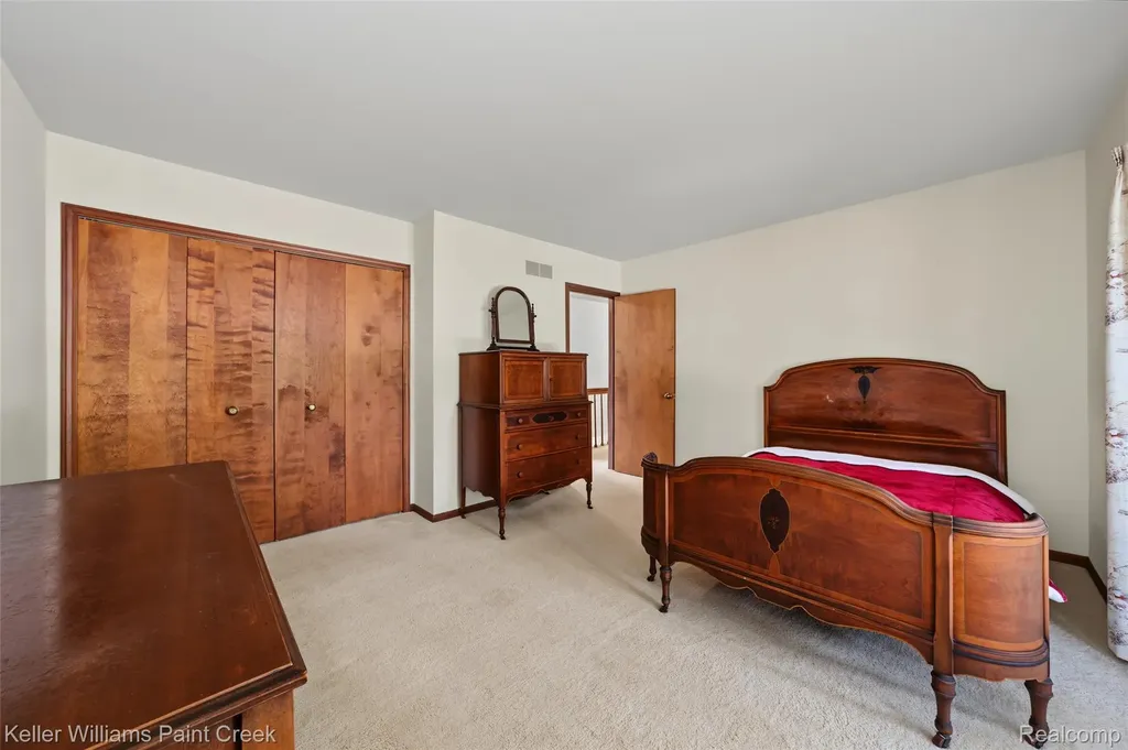 1077 Maple Leaf Drive Rochester Hills City MI 48309