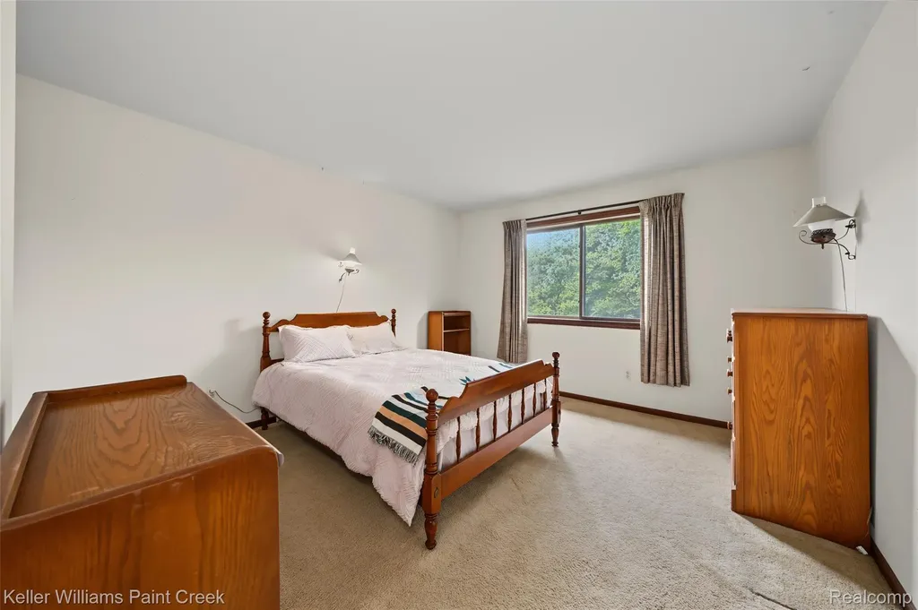 1077 Maple Leaf Drive Rochester Hills City MI 48309