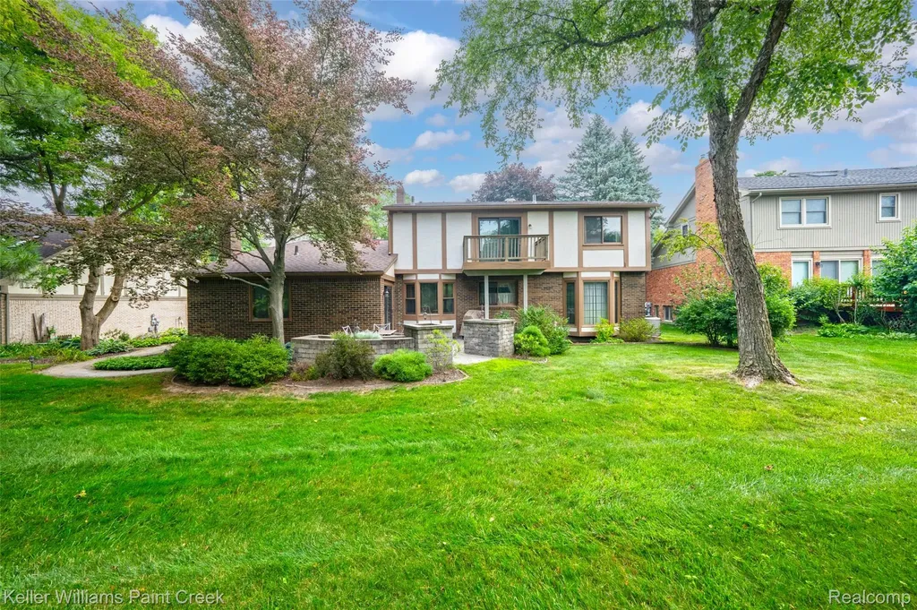 1077 Maple Leaf Drive Rochester Hills City MI 48309