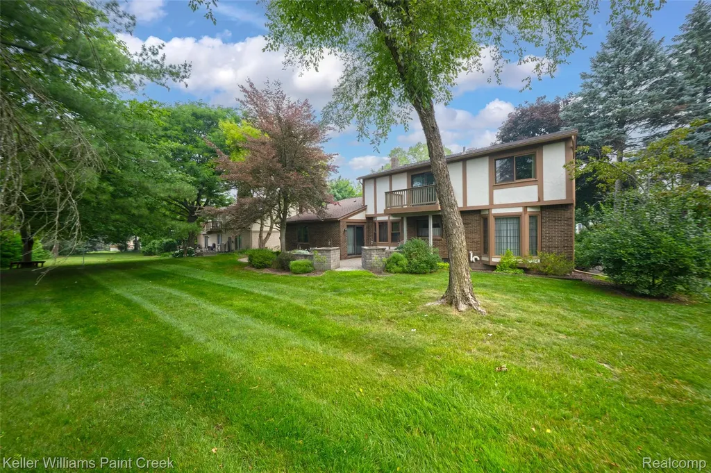 1077 Maple Leaf Drive Rochester Hills City MI 48309
