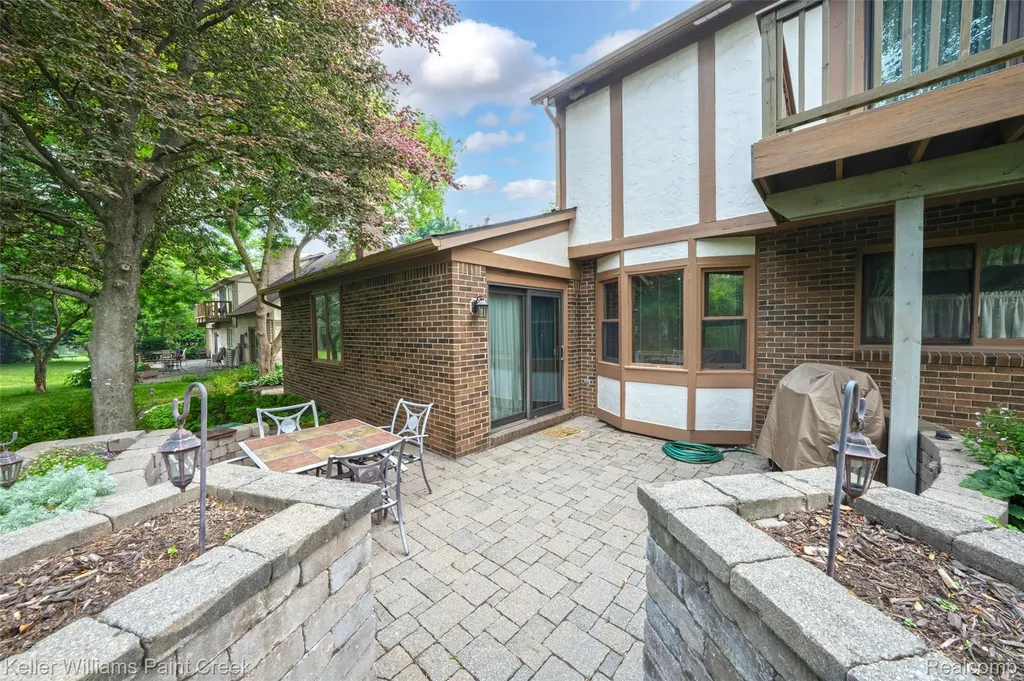 1077 Maple Leaf Drive Rochester Hills City MI 48309