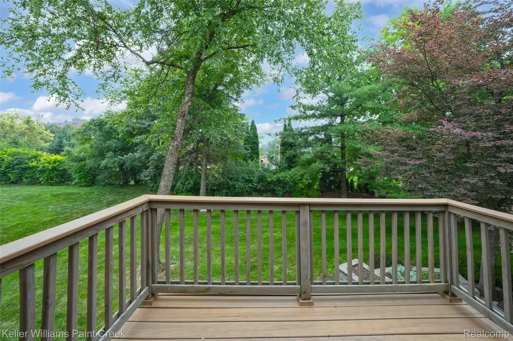 1077 Maple Leaf Drive Rochester Hills City MI 48309