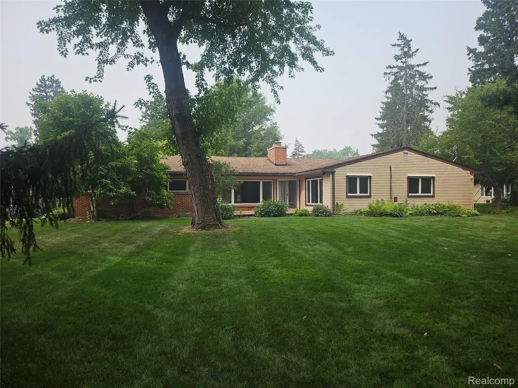 7171 Merrybrook Street West Bloomfield Charter Township MI 48322