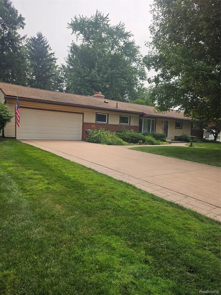 7171 Merrybrook Street West Bloomfield Charter Township MI 48322