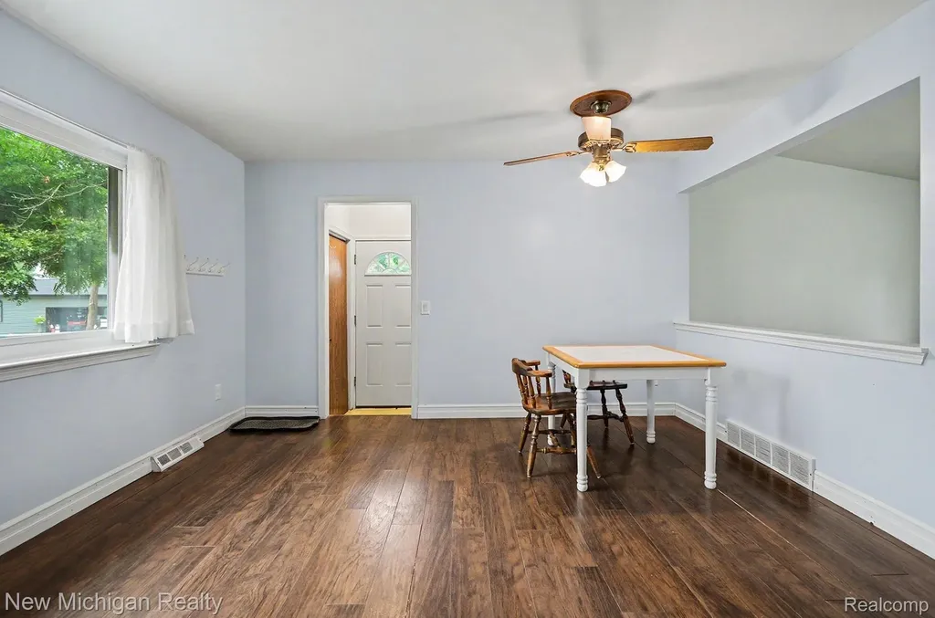 4421 Lamson Drive Waterford Charter Township MI 48329