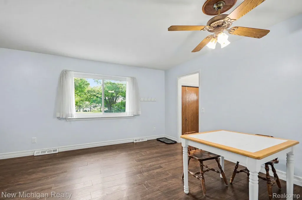 4421 Lamson Drive Waterford Charter Township MI 48329