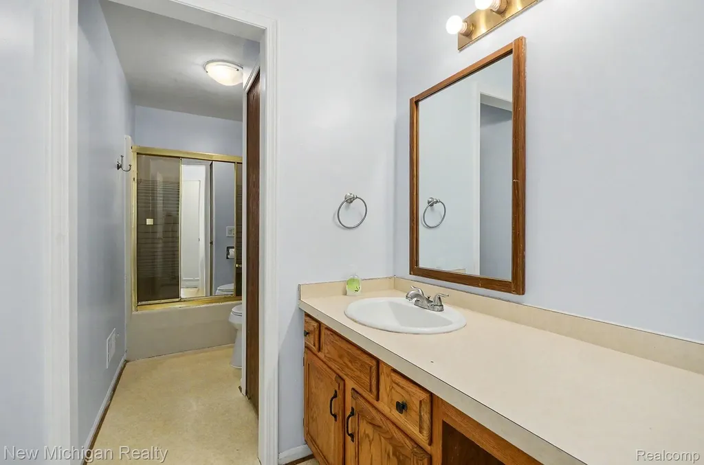4421 Lamson Drive Waterford Charter Township MI 48329