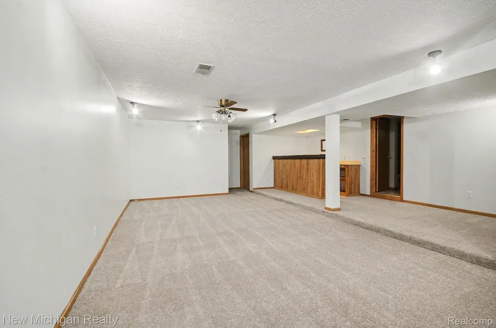 4421 Lamson Drive Waterford Charter Township MI 48329
