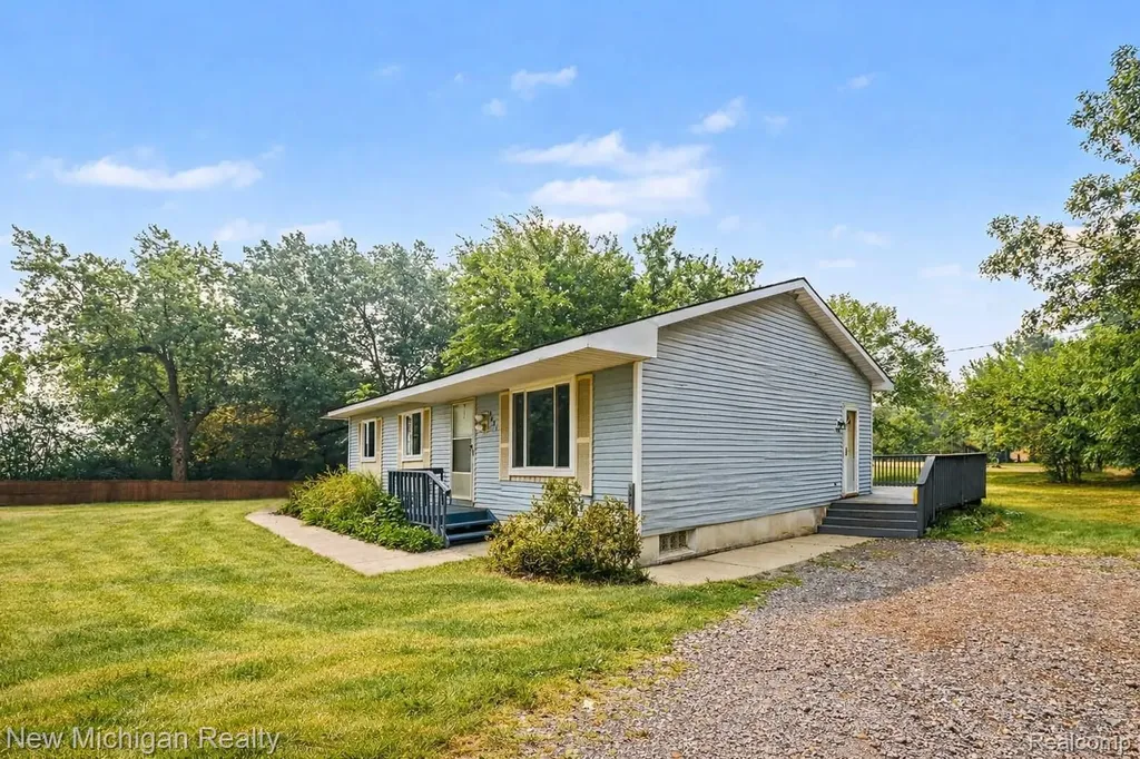 4421 Lamson Drive Waterford Charter Township MI 48329