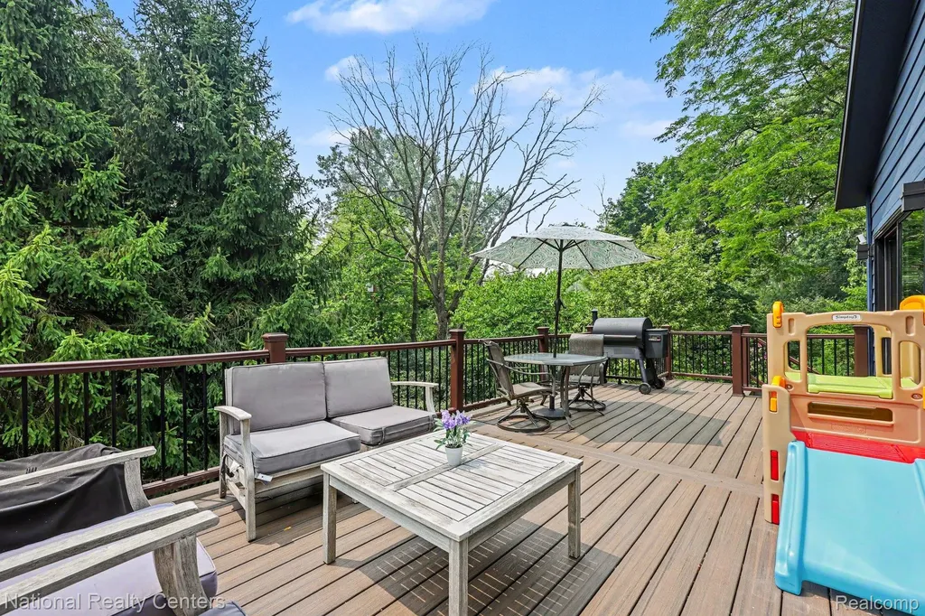 290 Larkspur Street Ann Arbor City MI 48105