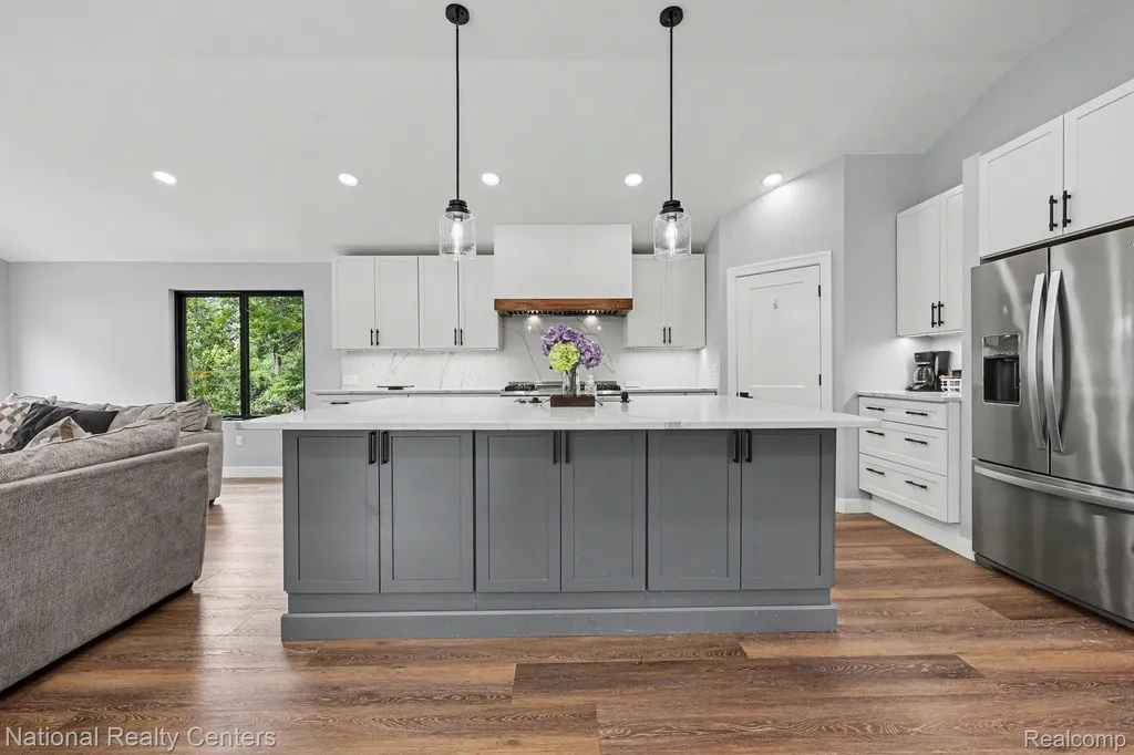 290 Larkspur Street Ann Arbor City MI 48105