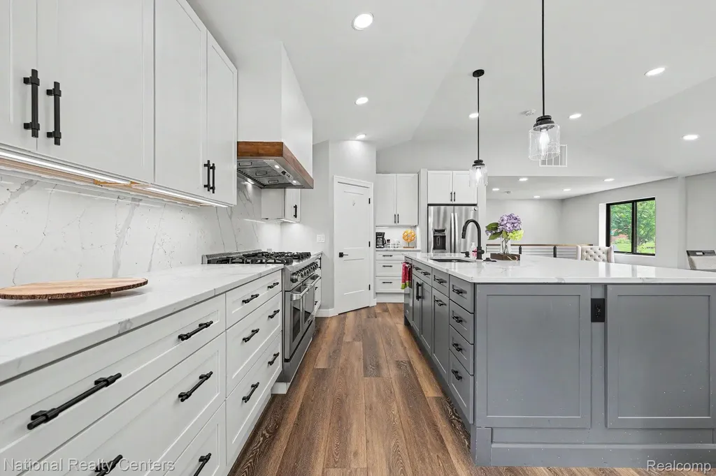 290 Larkspur Street Ann Arbor City MI 48105
