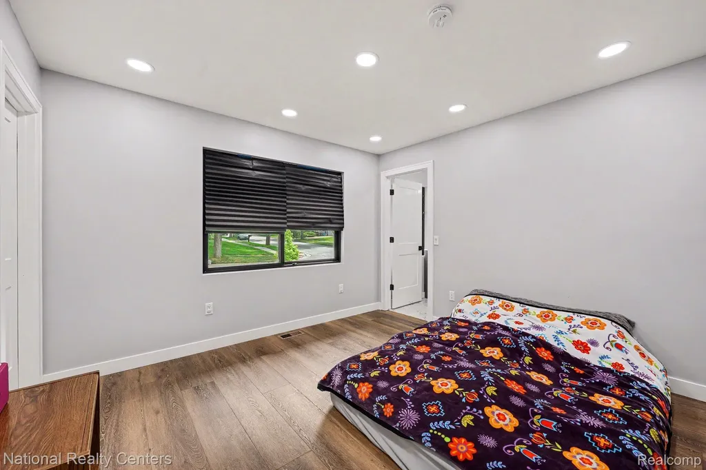 290 Larkspur Street Ann Arbor City MI 48105