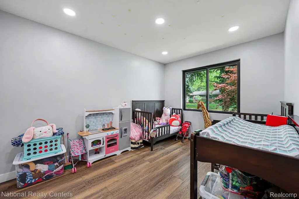 290 Larkspur Street Ann Arbor City MI 48105