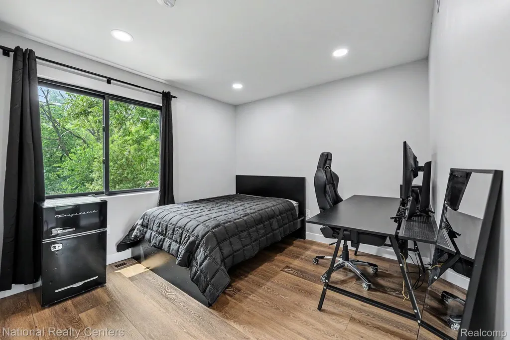 290 Larkspur Street Ann Arbor City MI 48105