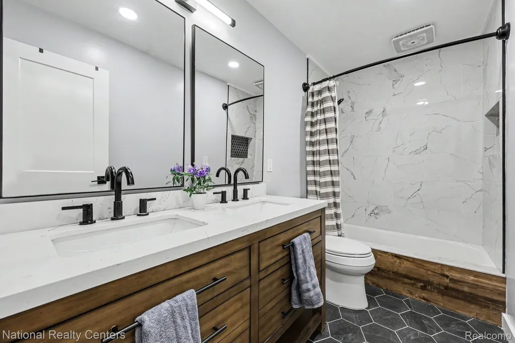 290 Larkspur Street Ann Arbor City MI 48105
