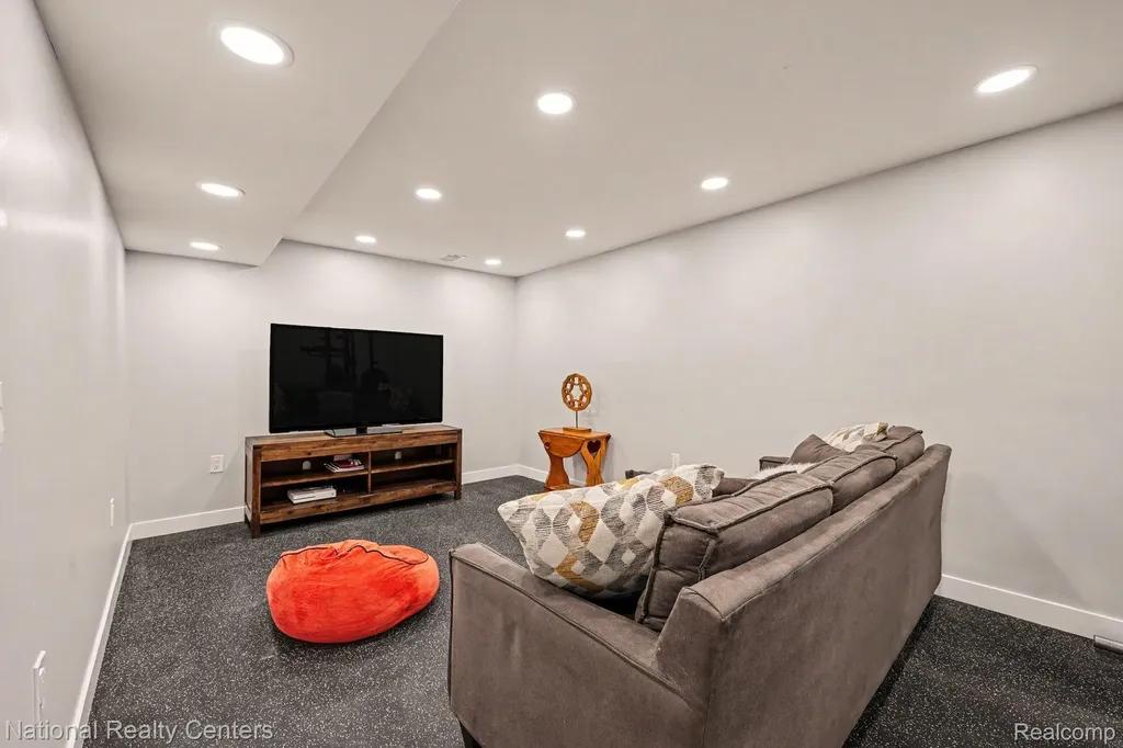 290 Larkspur Street Ann Arbor City MI 48105