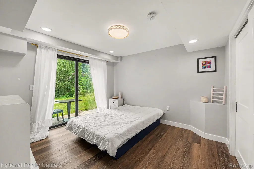 290 Larkspur Street Ann Arbor City MI 48105