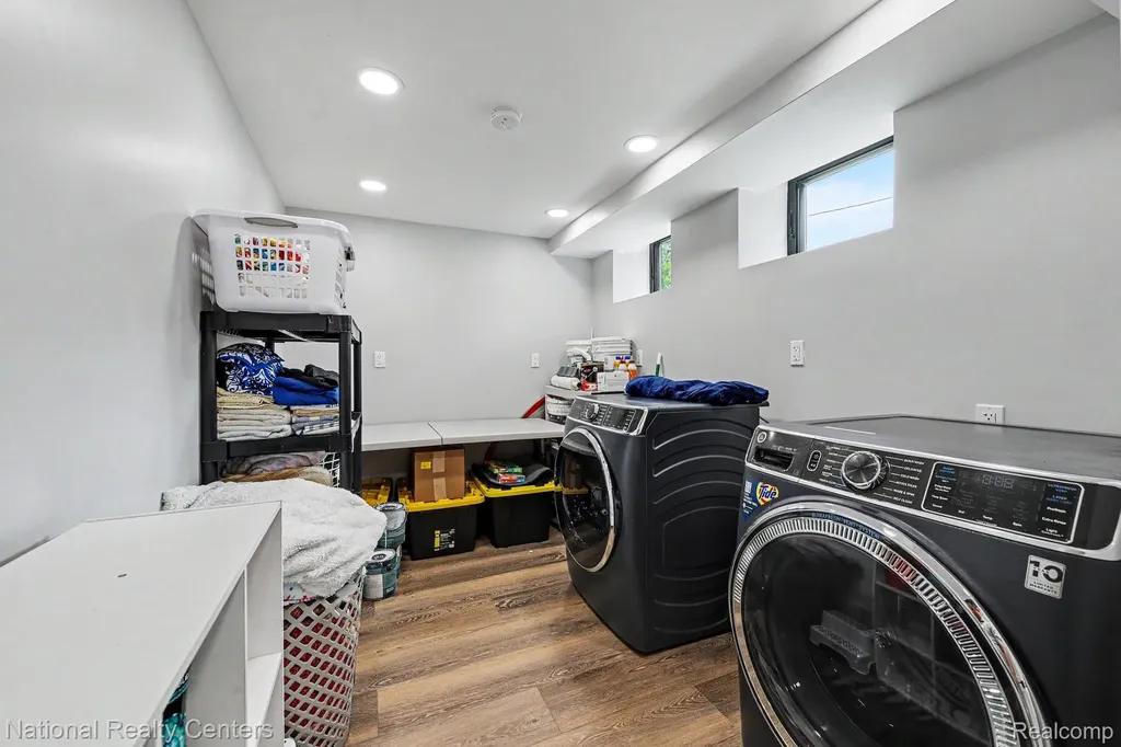 290 Larkspur Street Ann Arbor City MI 48105