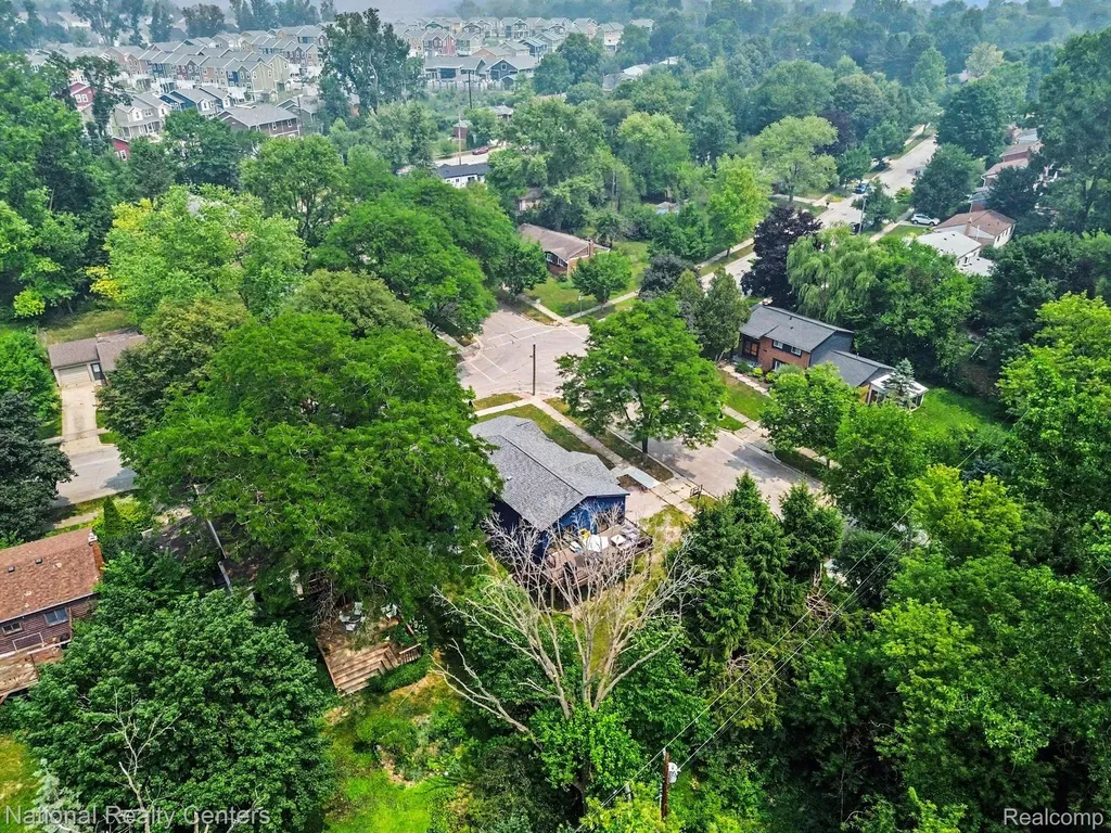 290 Larkspur Street Ann Arbor City MI 48105