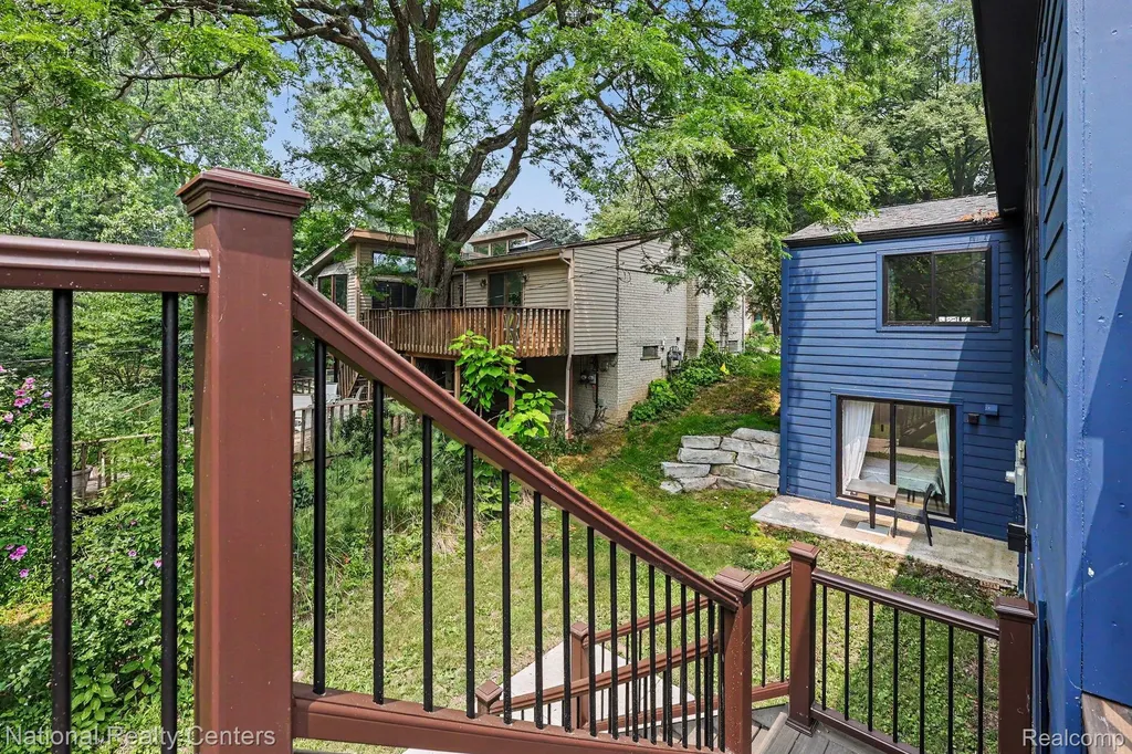 290 Larkspur Street Ann Arbor City MI 48105