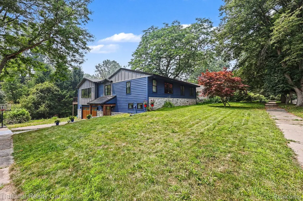 290 Larkspur Street Ann Arbor City MI 48105