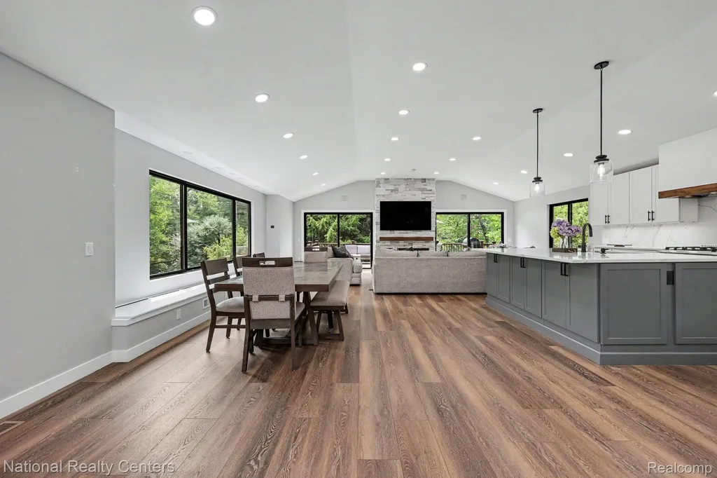 290 Larkspur Street Ann Arbor City MI 48105