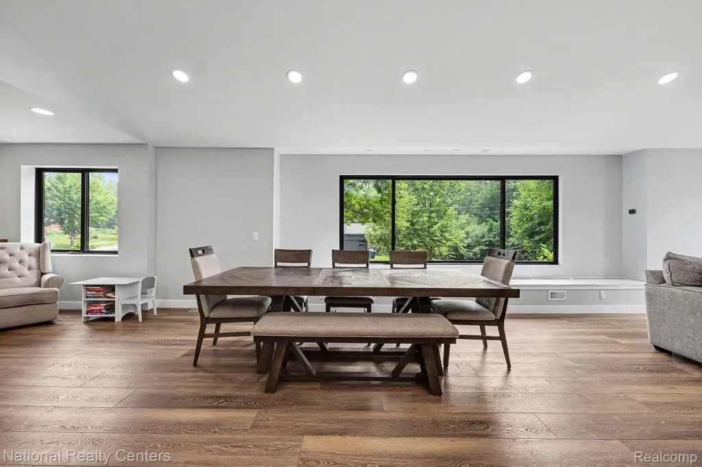 290 Larkspur Street Ann Arbor City MI 48105