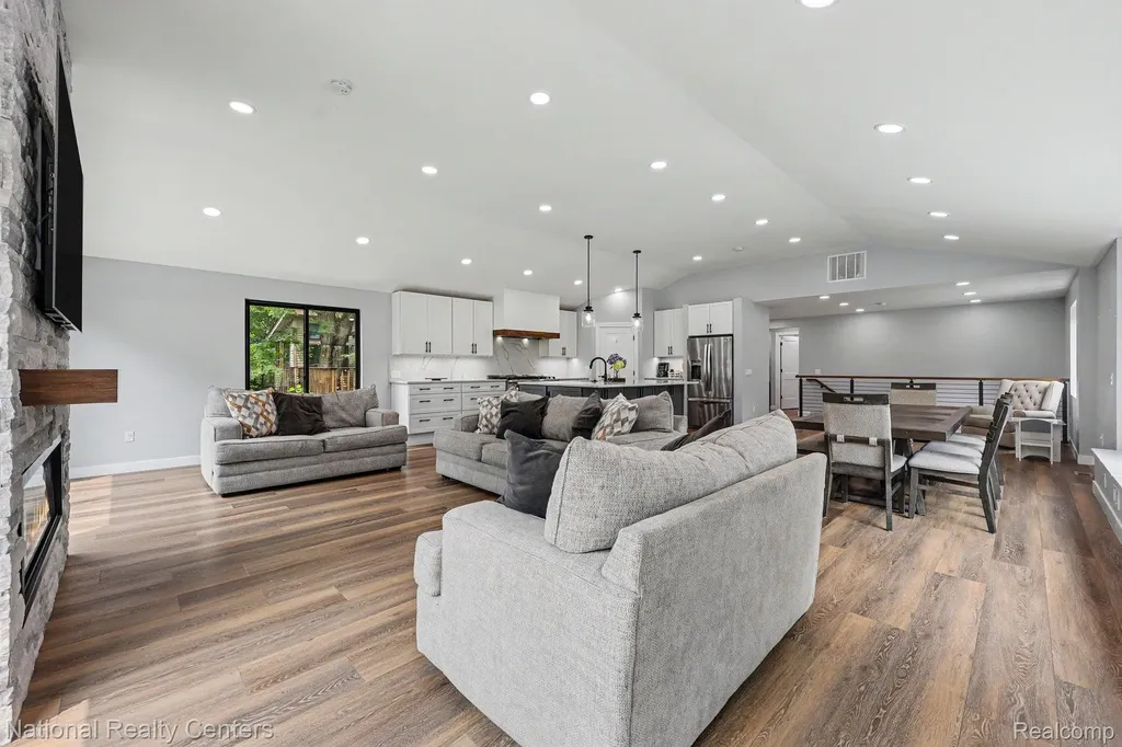 290 Larkspur Street Ann Arbor City MI 48105