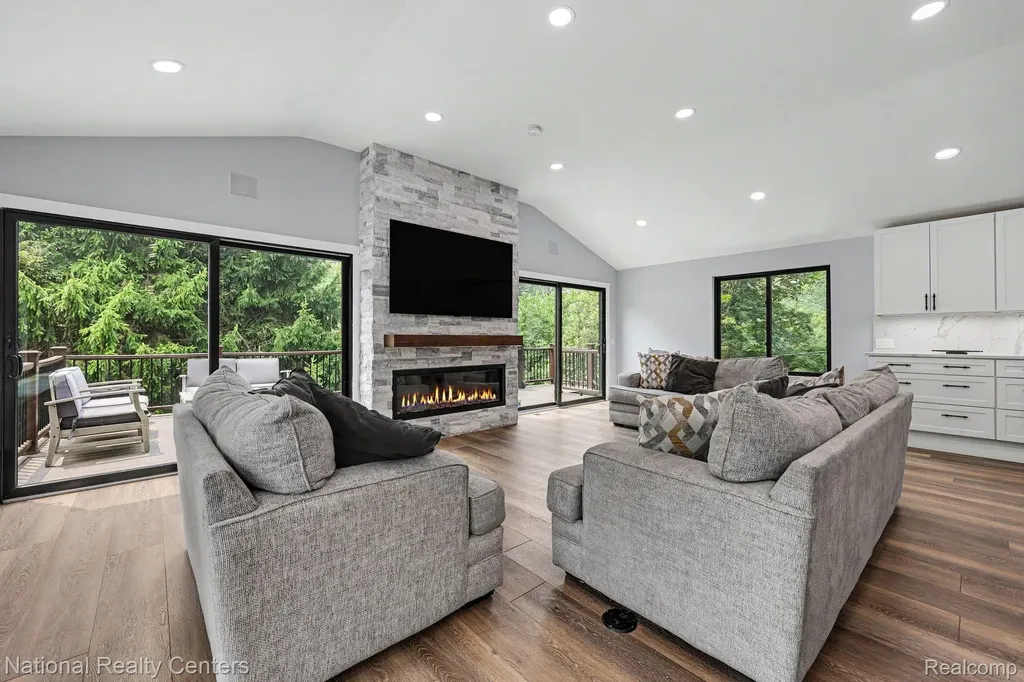 290 Larkspur Street Ann Arbor City MI 48105
