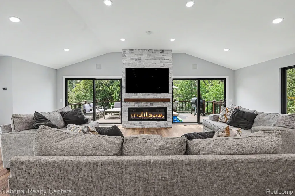 290 Larkspur Street Ann Arbor City MI 48105