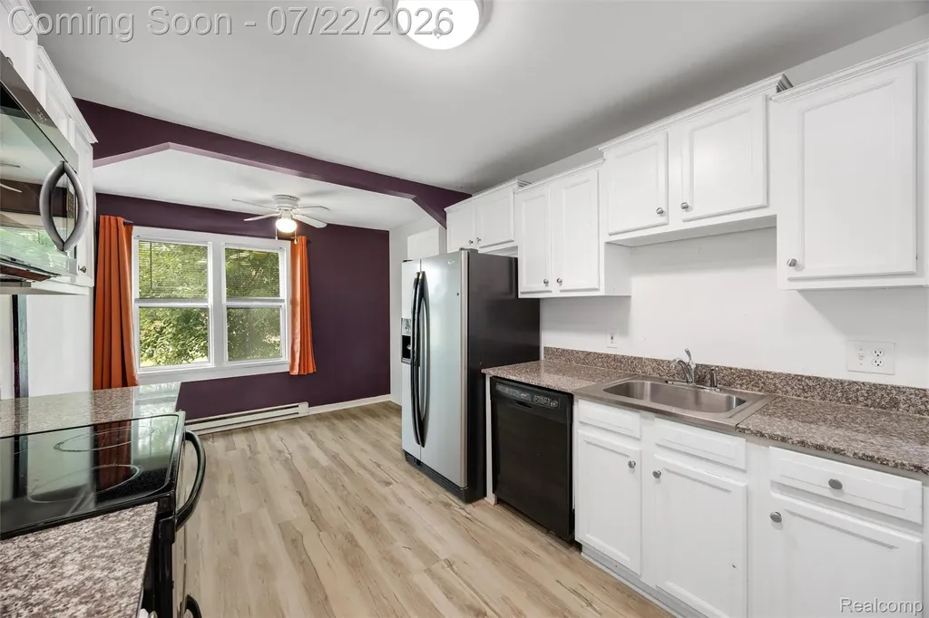 1759 E Elza Avenue Hazel Park City MI 48030