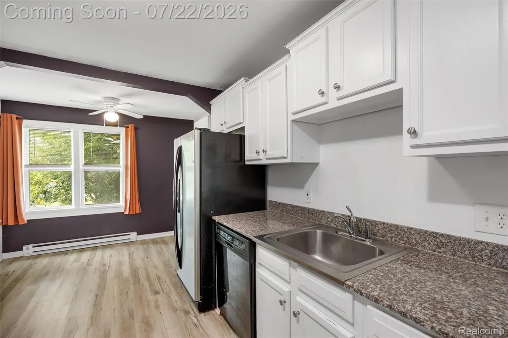 1759 E Elza Avenue Hazel Park City MI 48030