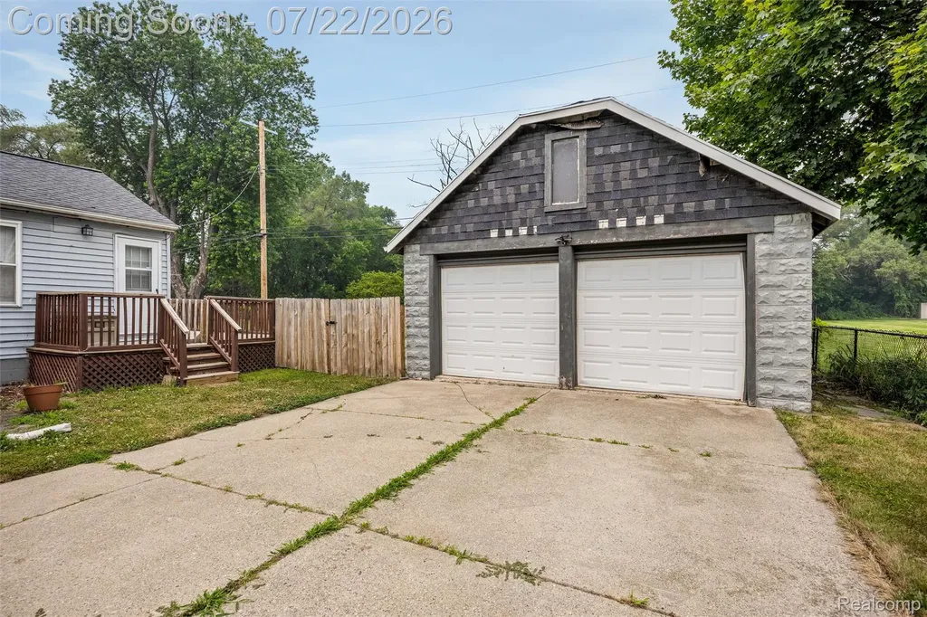 1759 E Elza Avenue Hazel Park City MI 48030