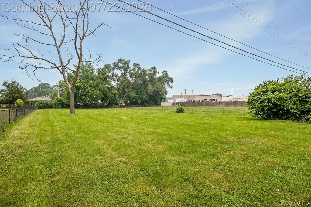 1759 E Elza Avenue Hazel Park City MI 48030