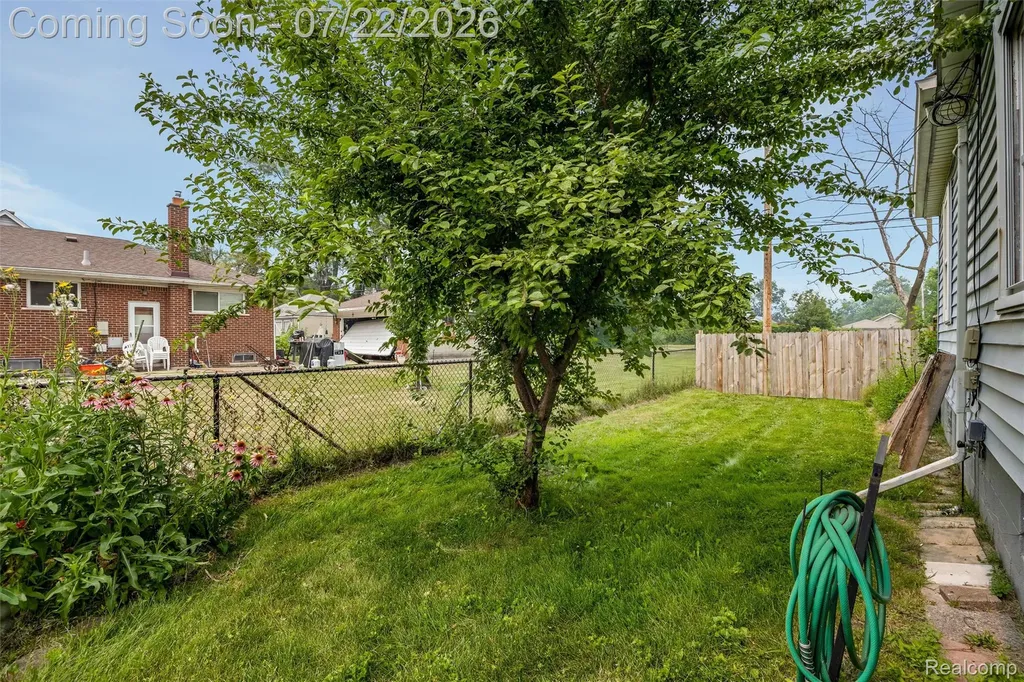 1759 E Elza Avenue Hazel Park City MI 48030