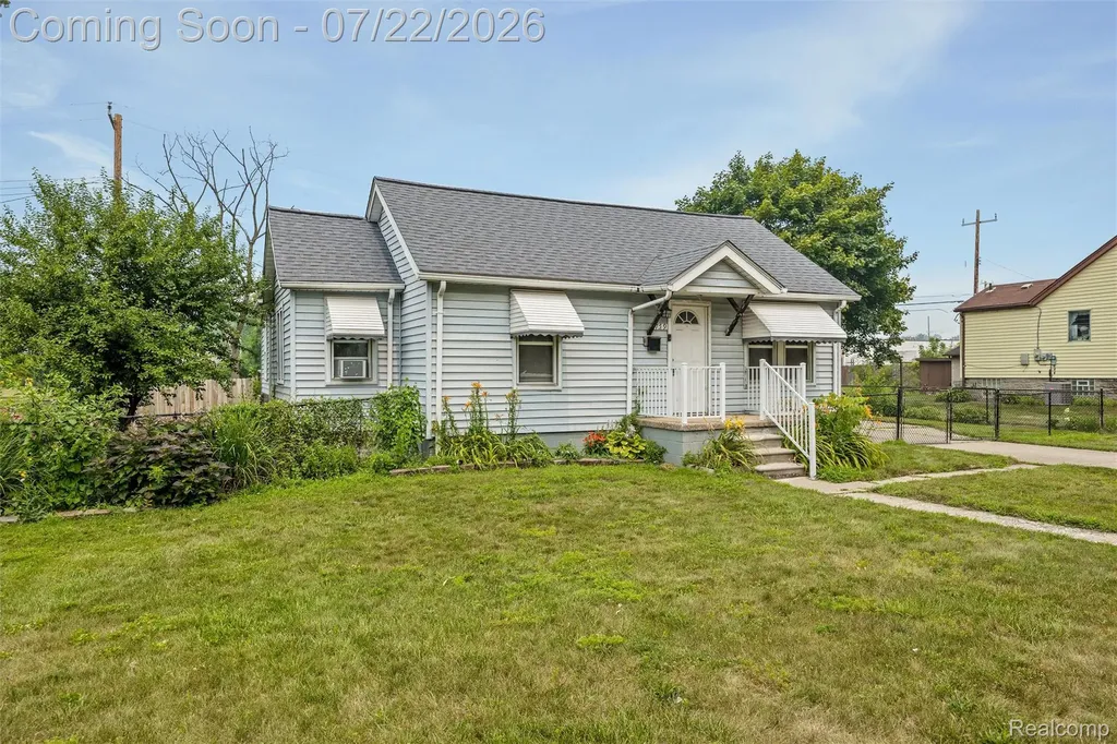1759 E Elza Avenue Hazel Park City MI 48030
