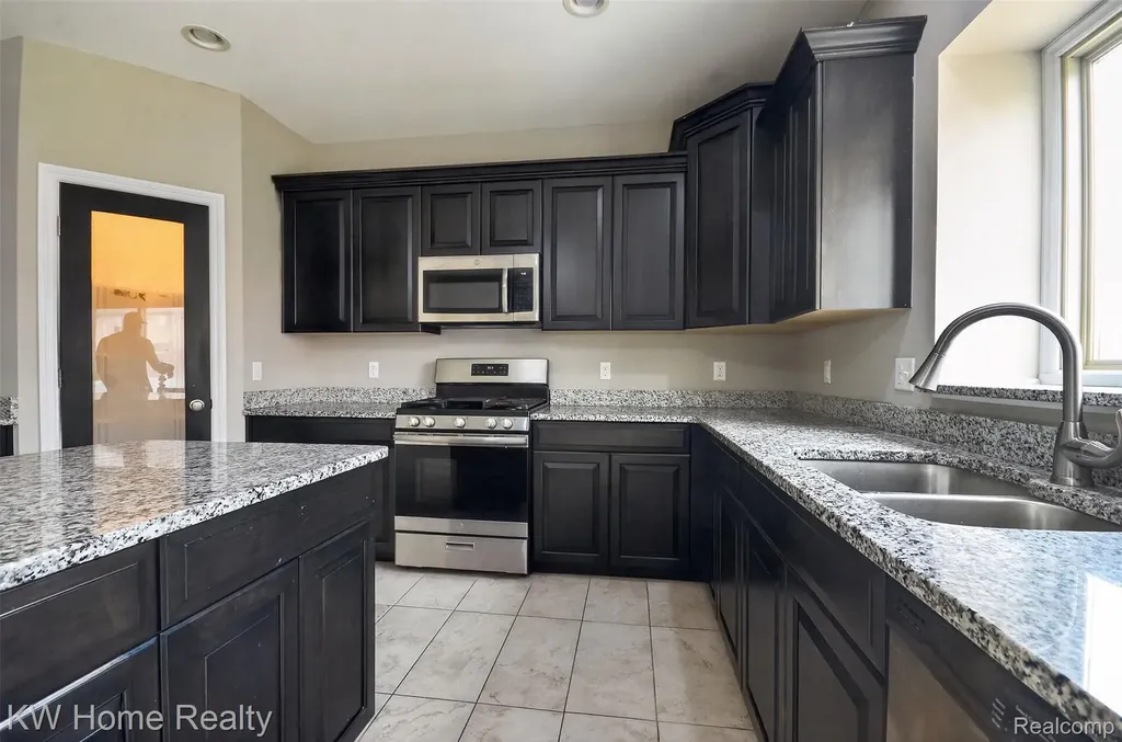 36188 English Drive Sterling Heights City MI 48310