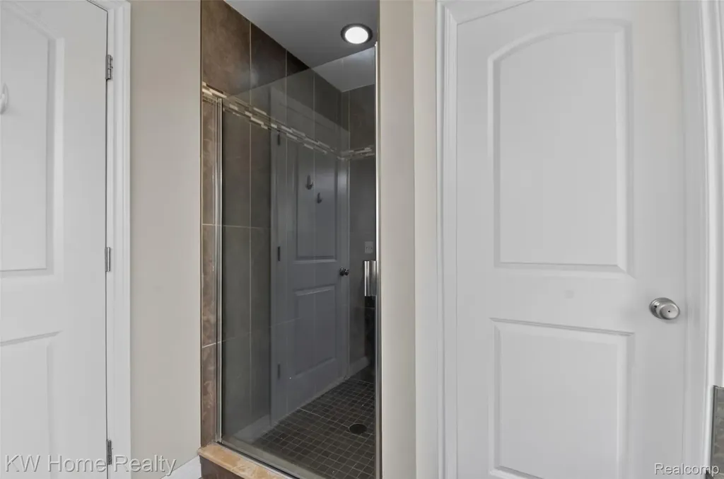 36188 English Drive Sterling Heights City MI 48310